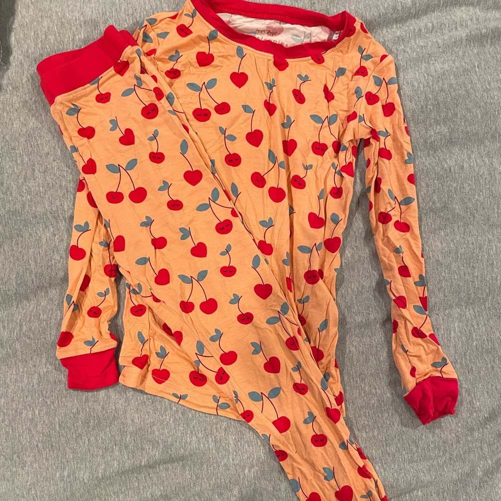 Little sleepies pj set